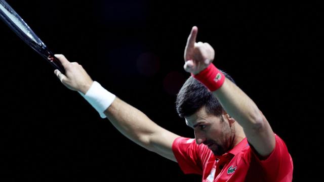 Djokovic realiza los gestos de director de orquesta durante el partido.