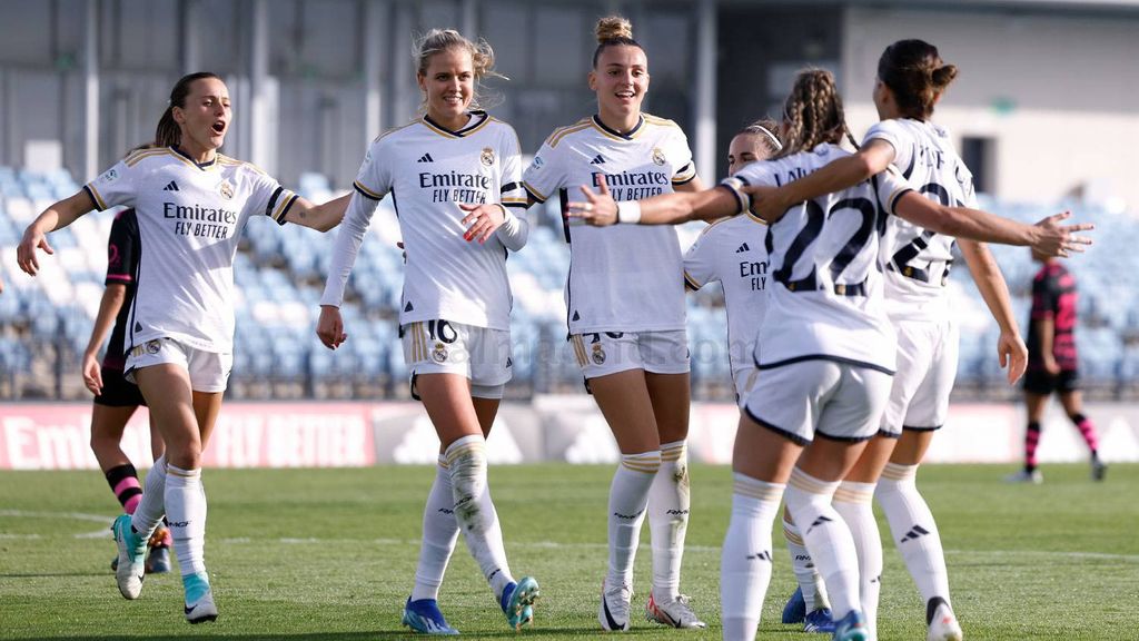 Las jugadoras del Real Madrid celebran un gol