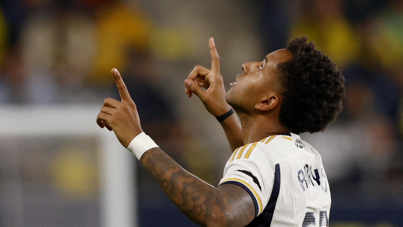Rodrygo celebra uno de sus goles en Cádiz.