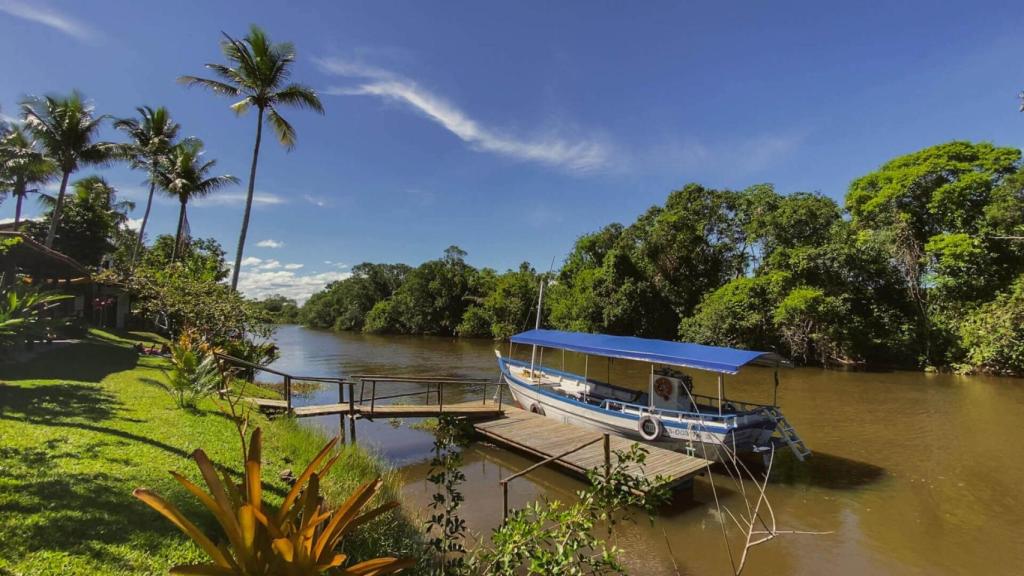 Embarcadero del restaurante 'Os Riberinhos' en Ilha do Pau do Macaco.