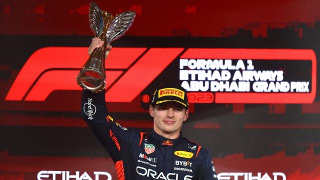 Max Verstappen celebrando su victoria en el Gran Premio de Abu Dabi.