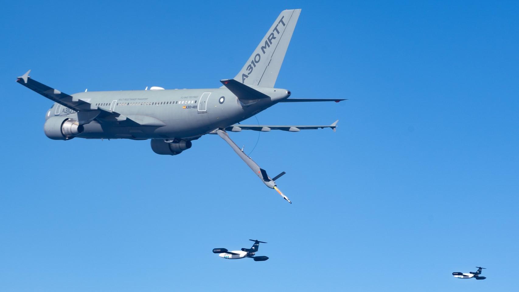 Prueba de reabastecimiento autónomo en vuelo