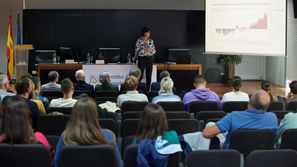 Carlota Escutia, durante la charla en la Universidad de Alicante.