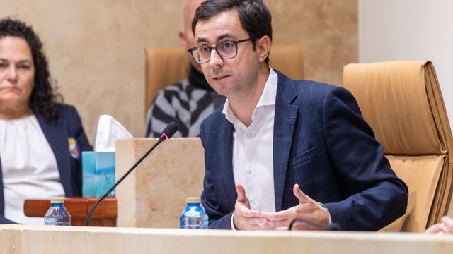 José Luis Mateos, portavoz del Grupo Socialista, en el pleno extraordinario de esta mañana