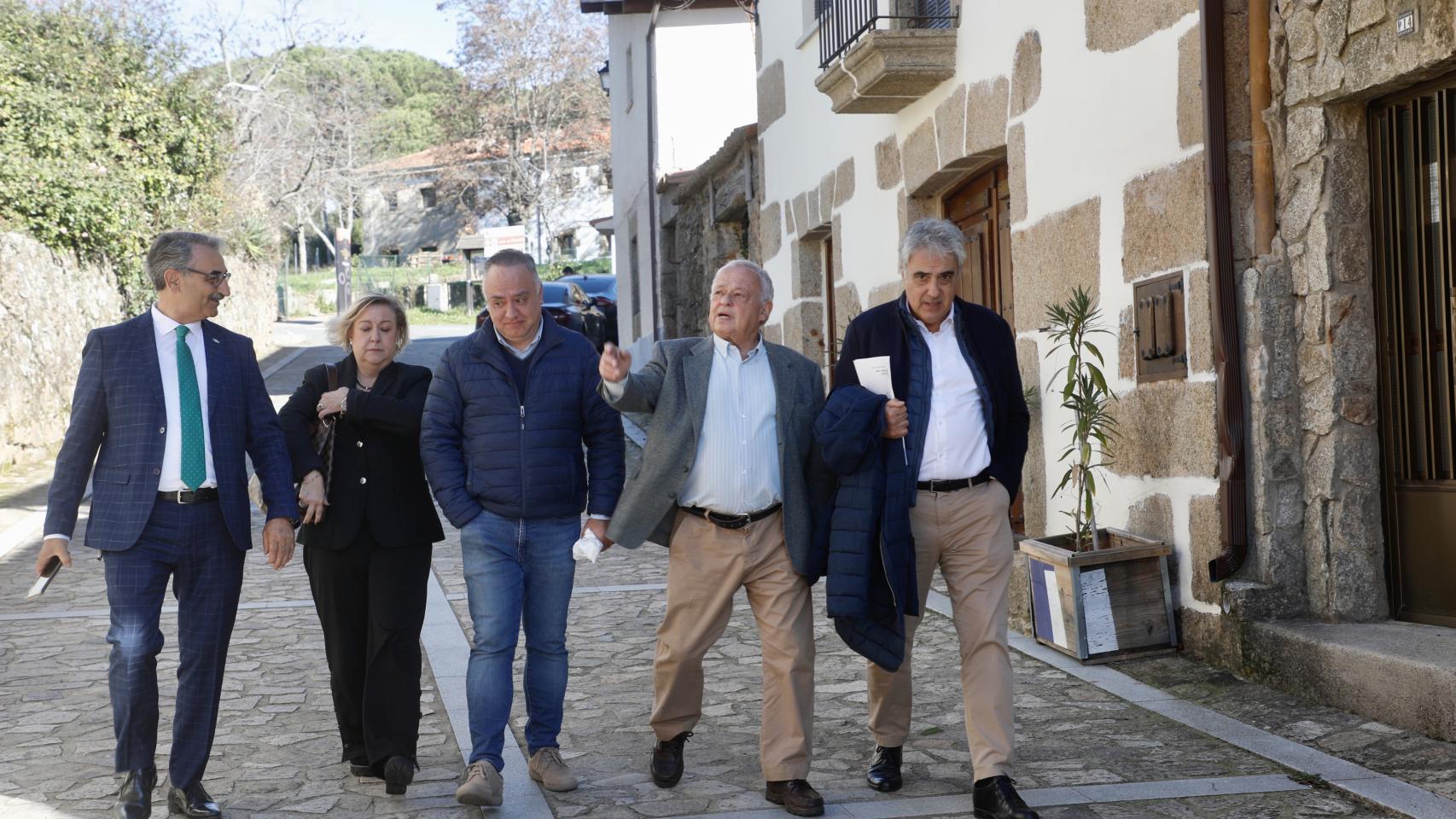 Gonzaloo Santonja realiza una visita a Sequeros