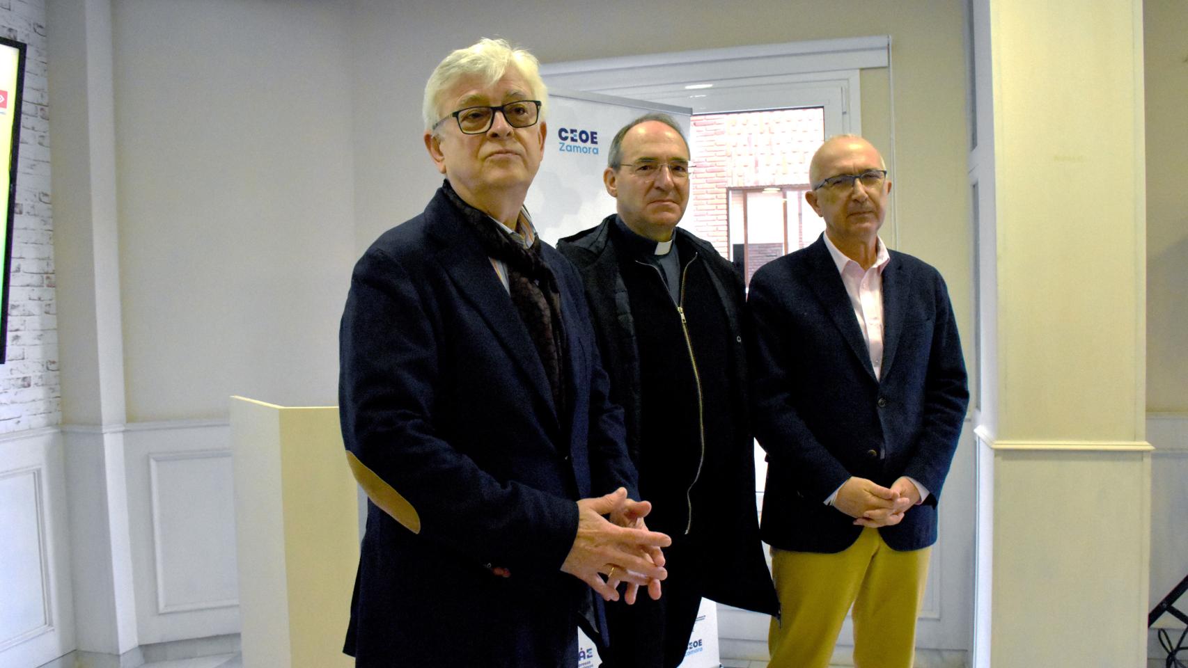 José María Esbec, presidente de CEOE-Cepyme de Zamora; Miguel Ángel García, coordinador de la Fundación CEOE; y Antonio Jesús Martín, delegado-director de Cáritas Diocesana de Zamora