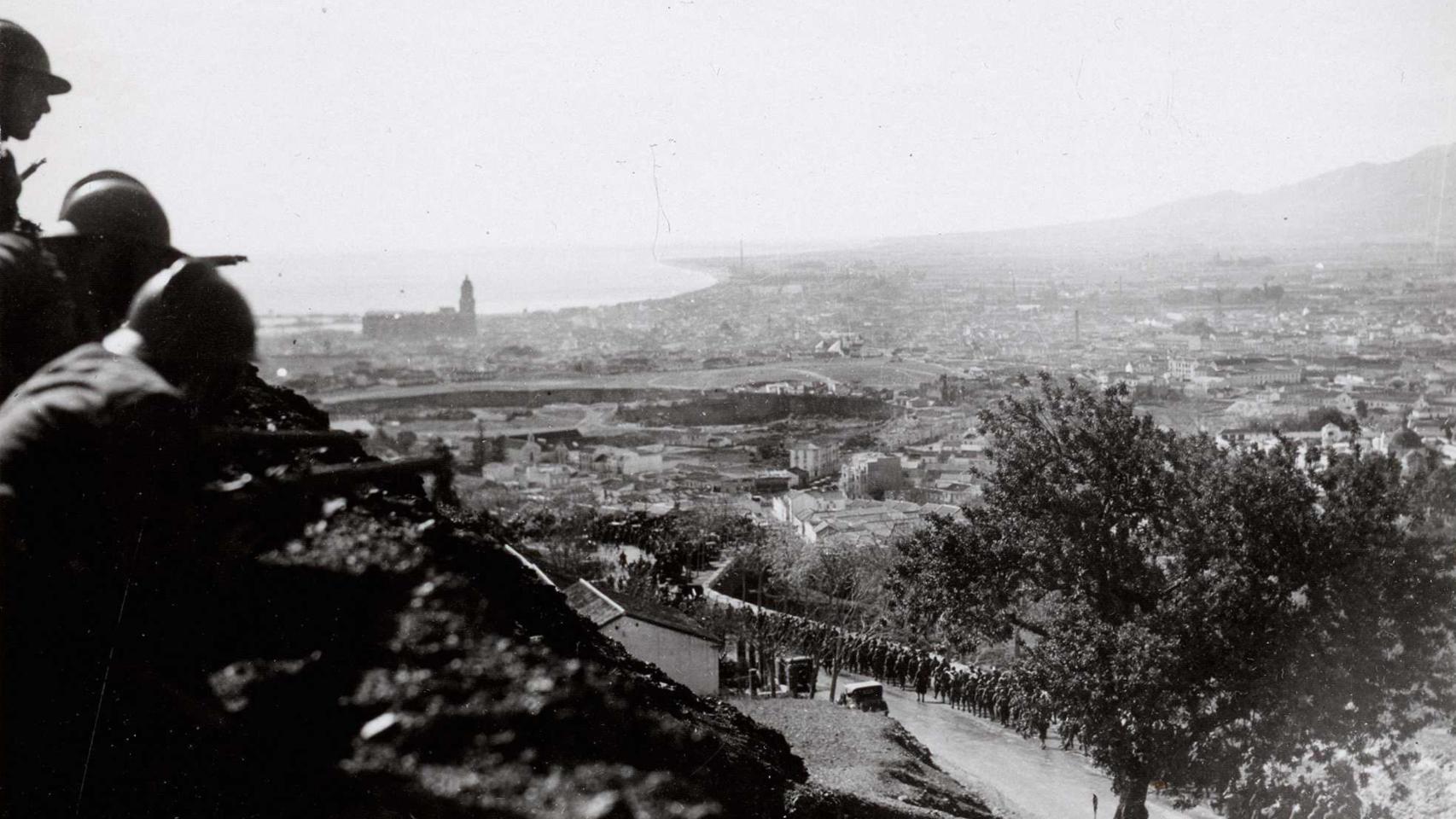 Avance de las tropas sublevadas hacia Málaga, que se ve al fondo.