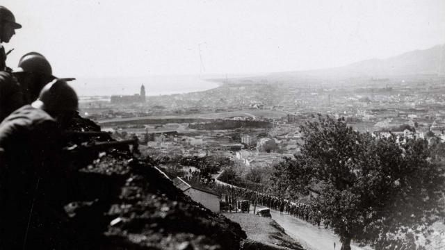 Avance de las tropas sublevadas hacia Málaga, que se ve al fondo.