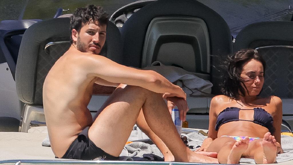 Sebastián Yatra y Aitana, en agosto de 2023, en Ibiza.