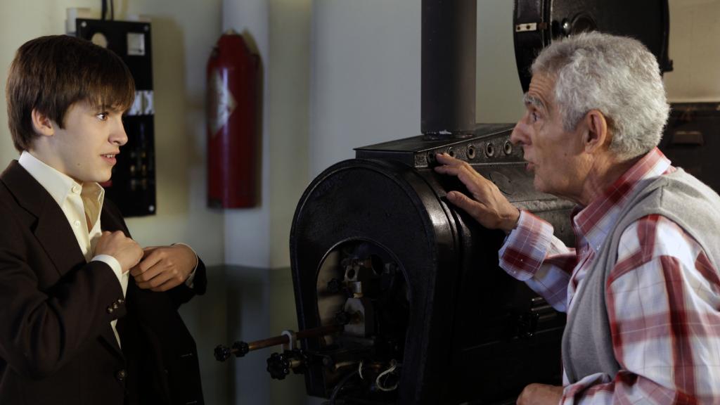 Ricardo Gómez y Juan Margallo en una escena de 'Cuéntame cómo pasó'.