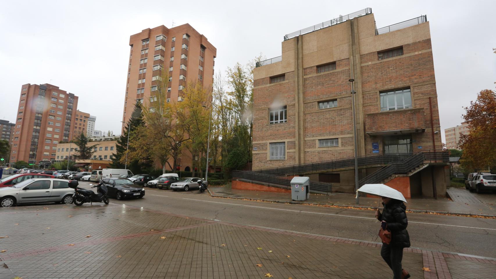 Edificio de Telefónica ubicado en el barrio de Huerta del Rey, en Valladolid.