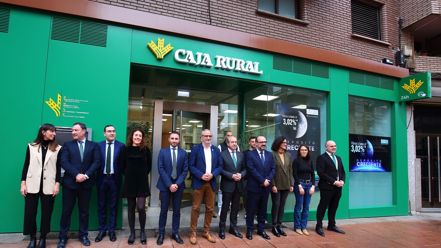 El director general de Caja Rural, Cipriano García, inaugura una nueva oficina en Ponferrada