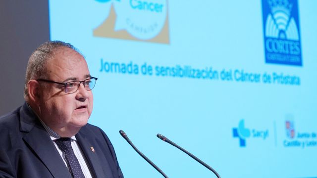 El consejero de Sanidad, Alejandro Vázquez Ramos, inaugura la 'Jornada de sensibilización del Cáncer de Próstata'