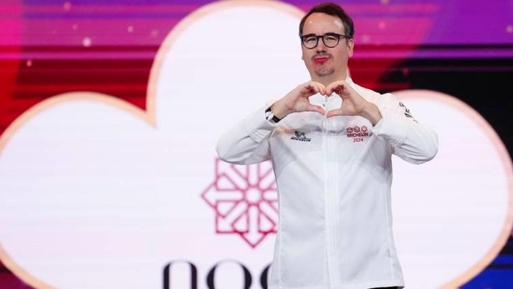 Paco Morales, del restaurante NOOR, tras recibir su tercera estrella Michelín durante la gala de las estrellas Michelin 2024.