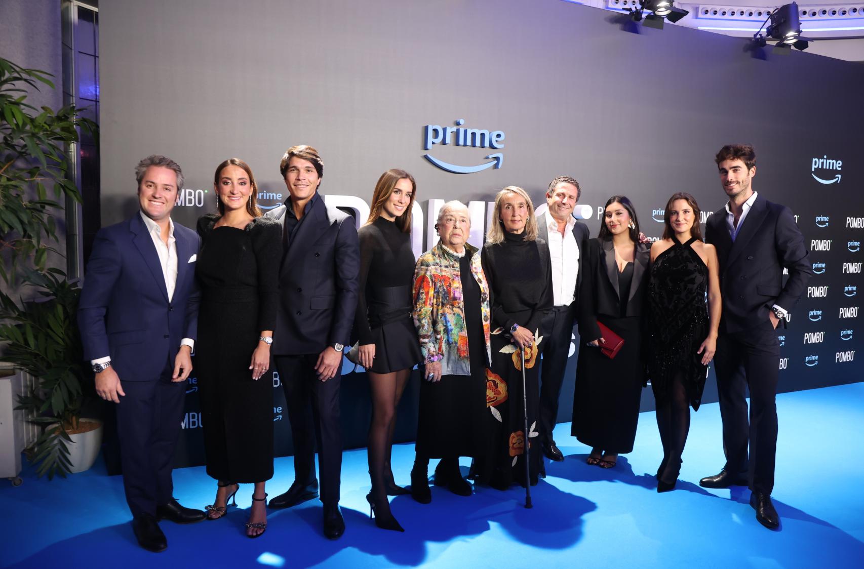 María Pombo junto a su familia en la 'premiere' de su docuserie