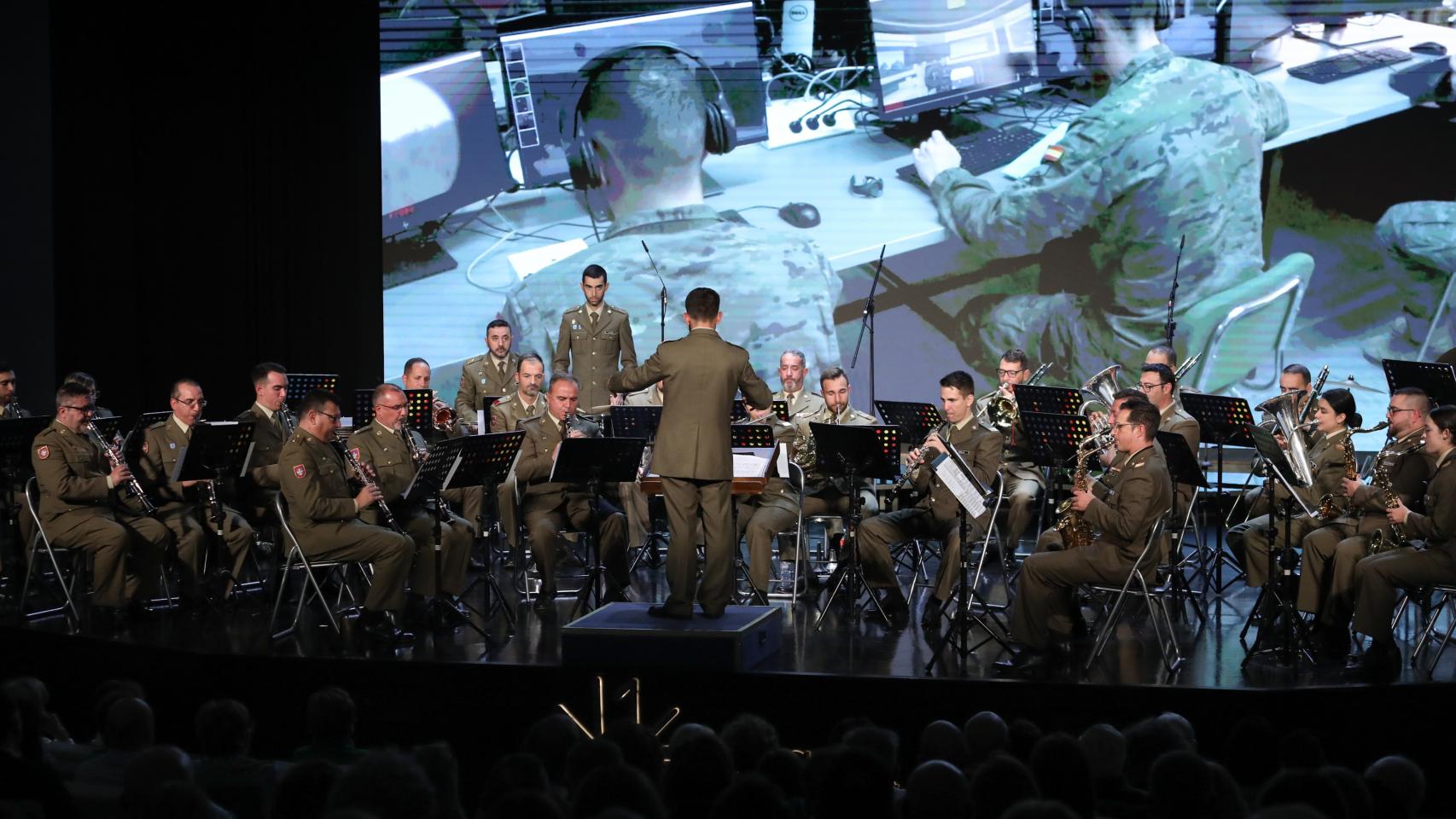 Imágenes del día: concierto en honor a la patrona de la Infantería en Toledo