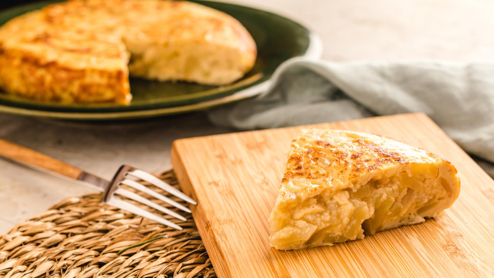 Conoce el restaurante de Madrid con un plato irresistible: el pincho de tortilla de patatas a domicilio.