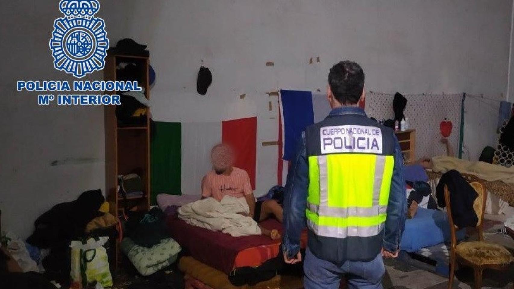 Tenían a cinco marroquíes esclavizados en Dos Hermanas: semidesnudos y vigilados por cámaras
