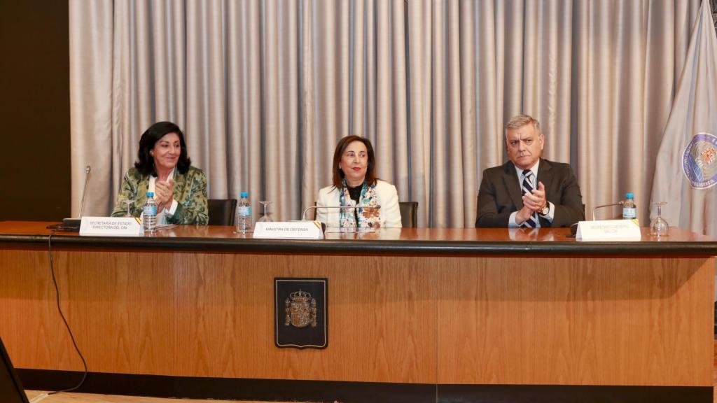 La ministra preside el acto de homenaje a los caídos en Irak, en la sede del CNI.