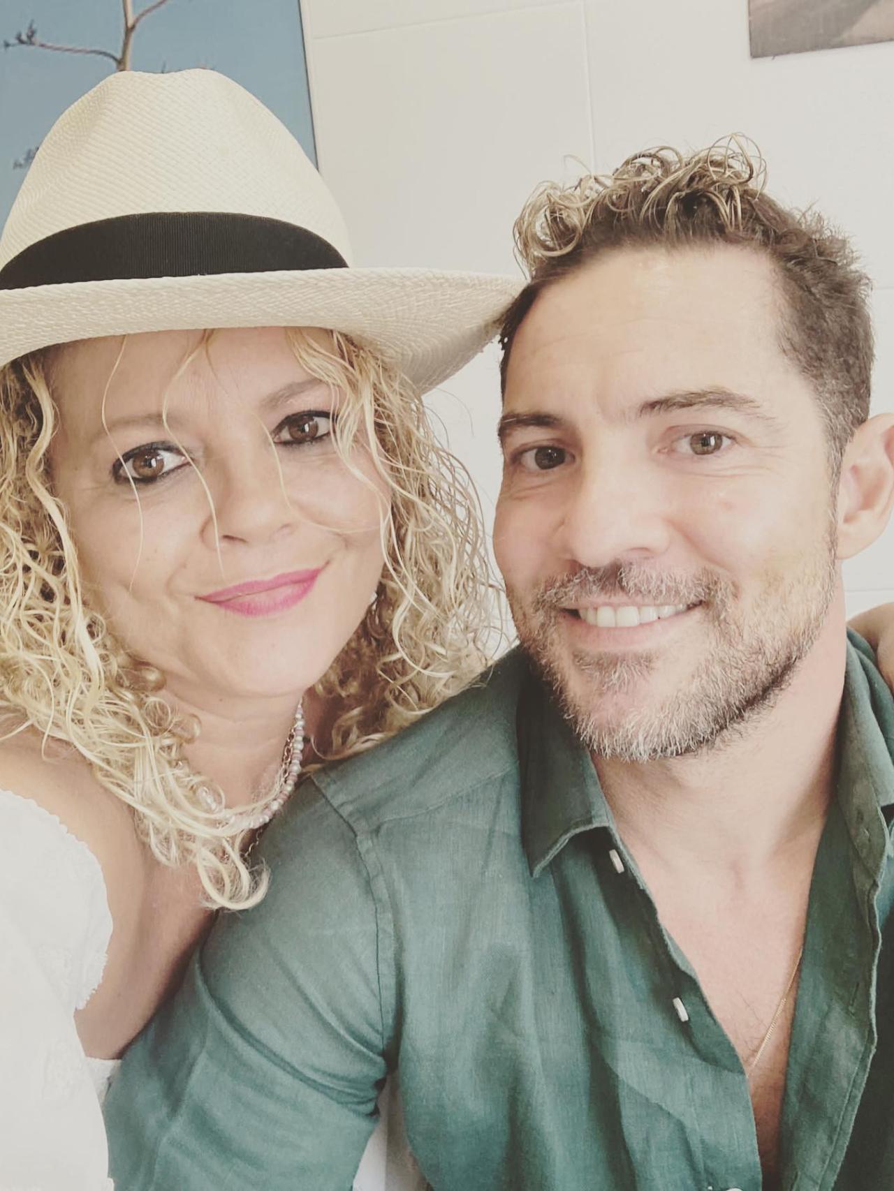 María del Mar Bisbal junto a su hermano David Bisbal.