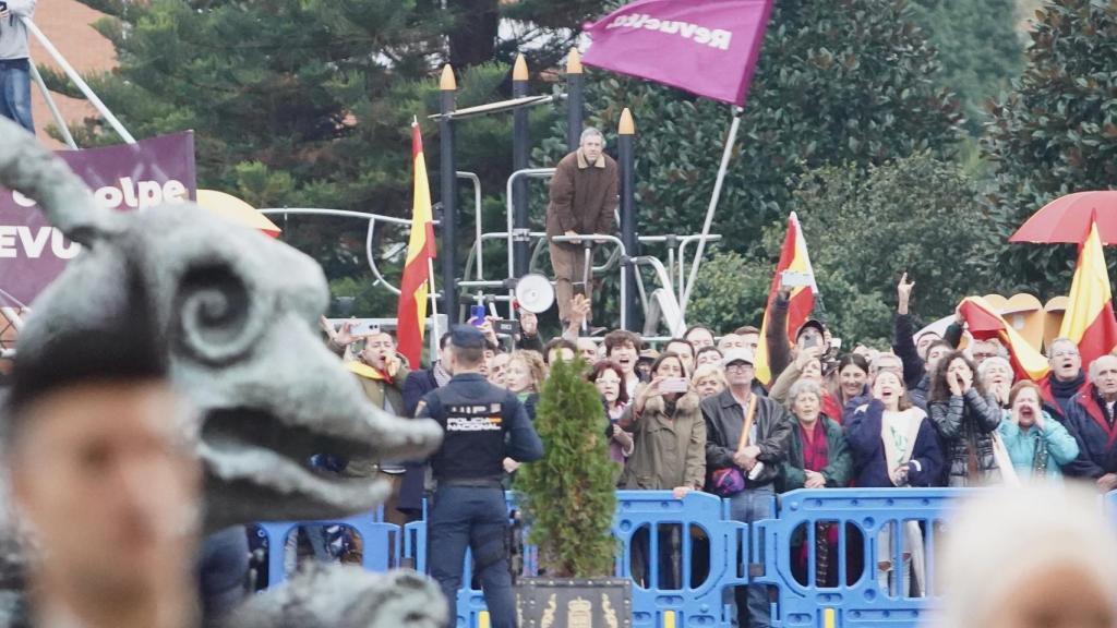 Imagen de la concentración contra Pedro Sánchez, este miércoles.