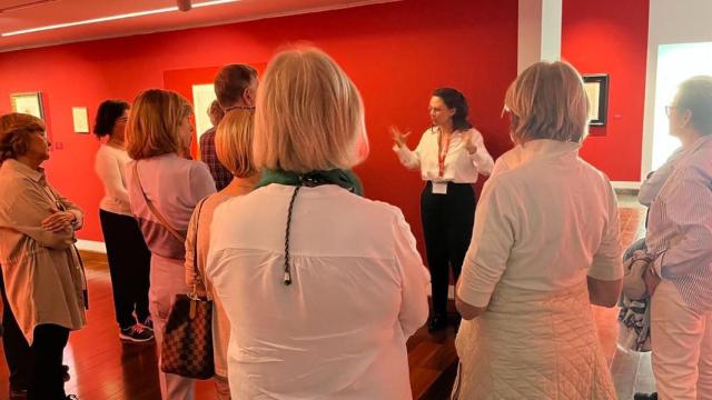 Algunos visitantes de la exposición de Dalí, que ya han visto más de 4.000  personas en un mes.