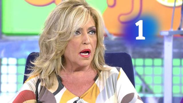 Lydia Lozano en 'Sálvame' con el logo de La 1 de TVE.