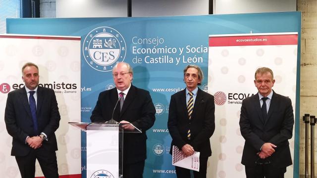 Enrique Cabero, Juan Carlos de Margarida en el centro, junto a Agustín Fernández y Jesús Rodríguez