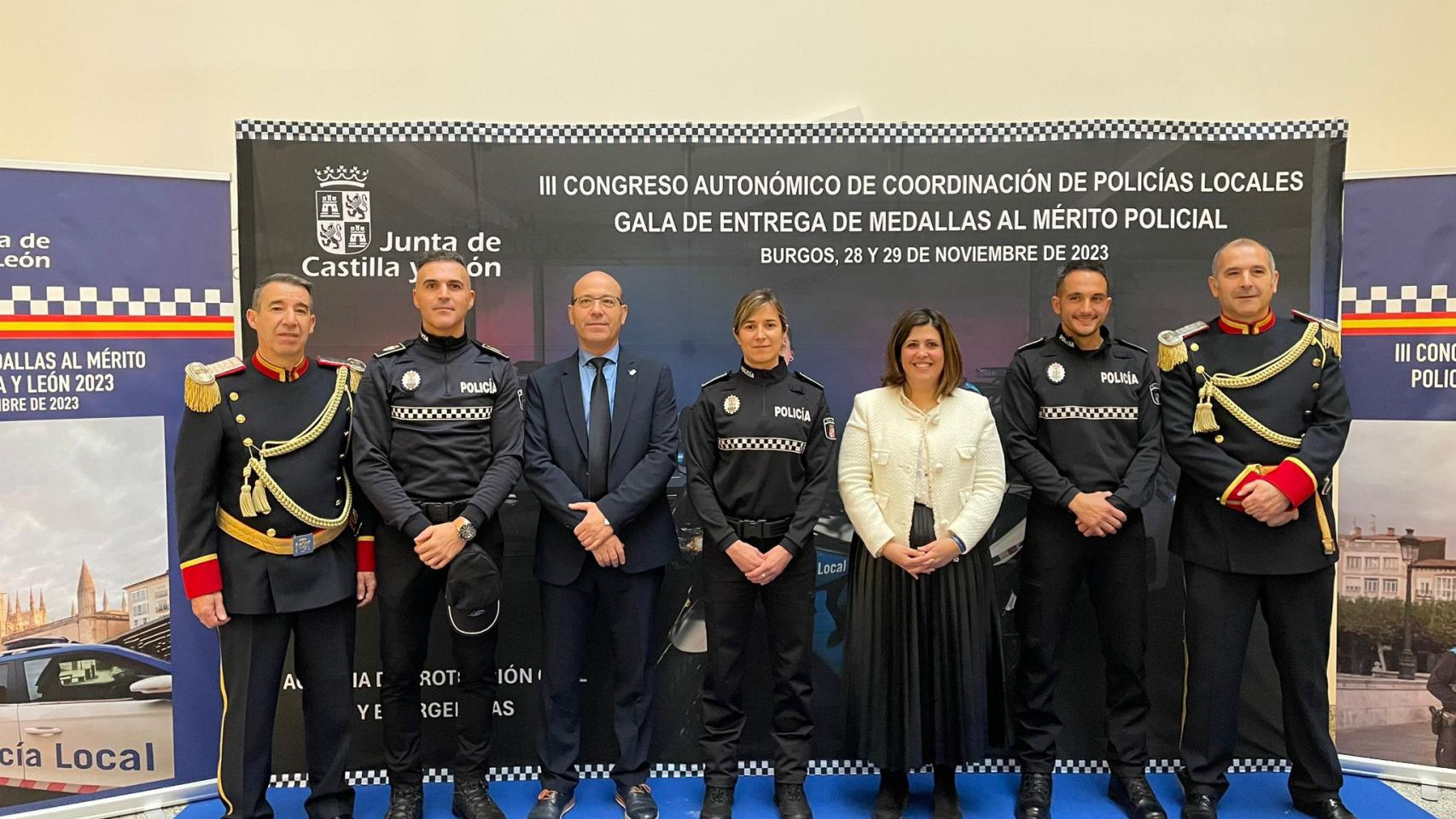 Los agentes de la Policía Local de Benavente galardonados.