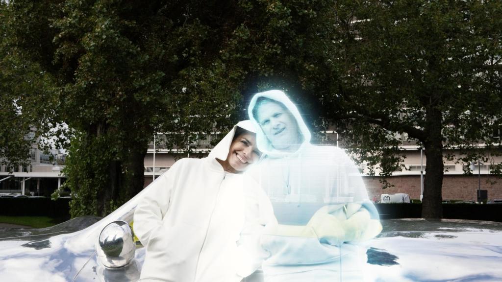 Alicia Framis, la primera mujer en casarse con un holograma: