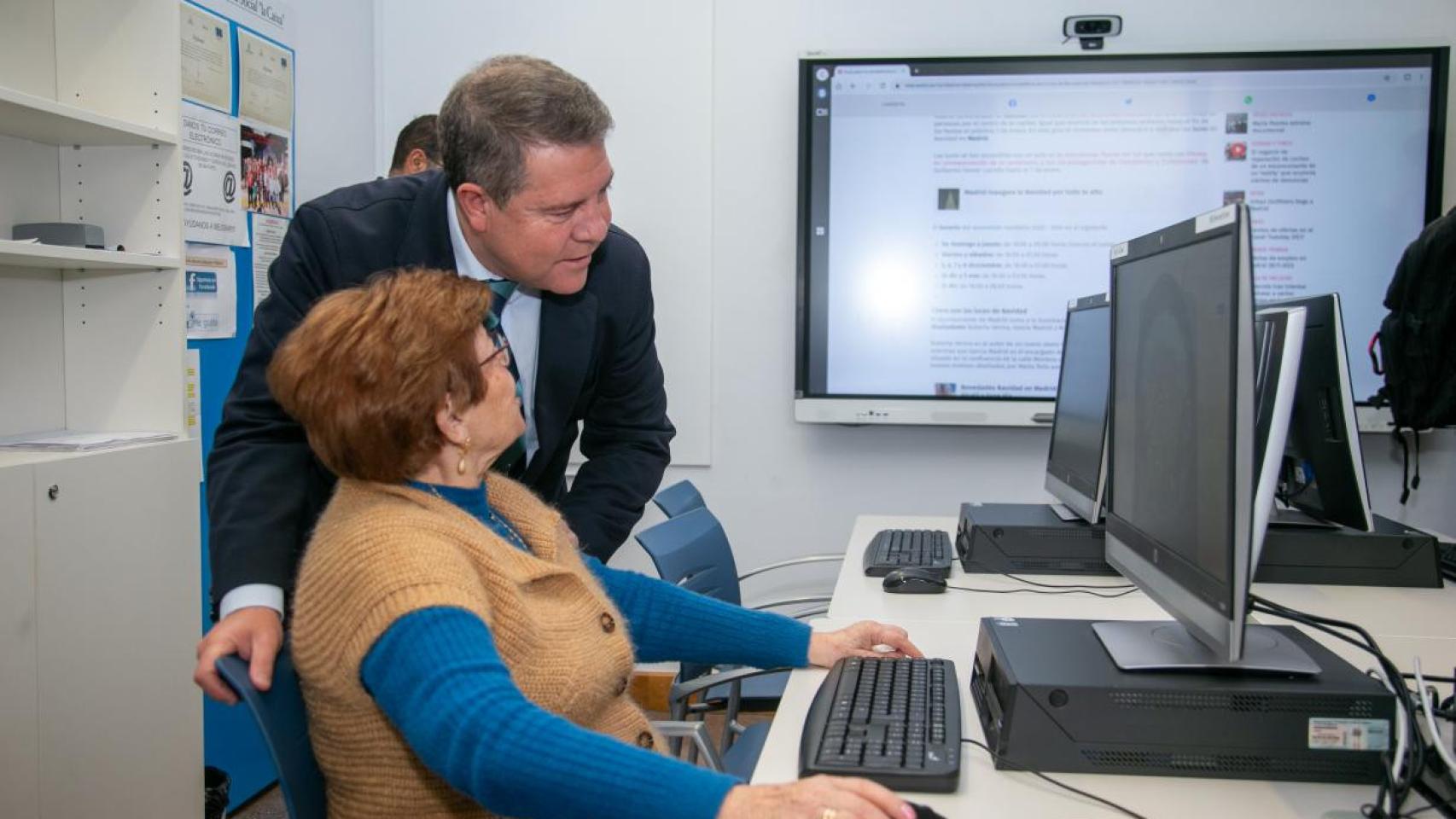 El presidente Emiliano García-Page, este miércoles en la inauguración de la reforma del Centro de Mayores ‘Albacete I’