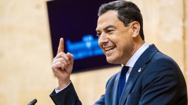 El presidente de la Junta de Andalucía, Juanma Moreno, durante su intervención en el debate del Estado de la Comunidad.