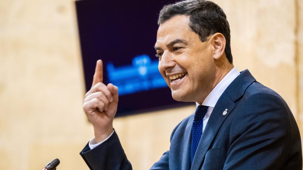 El presidente de la Junta de Andalucía, Juanma Moreno, durante su intervención en el debate del Estado de la Comunidad.