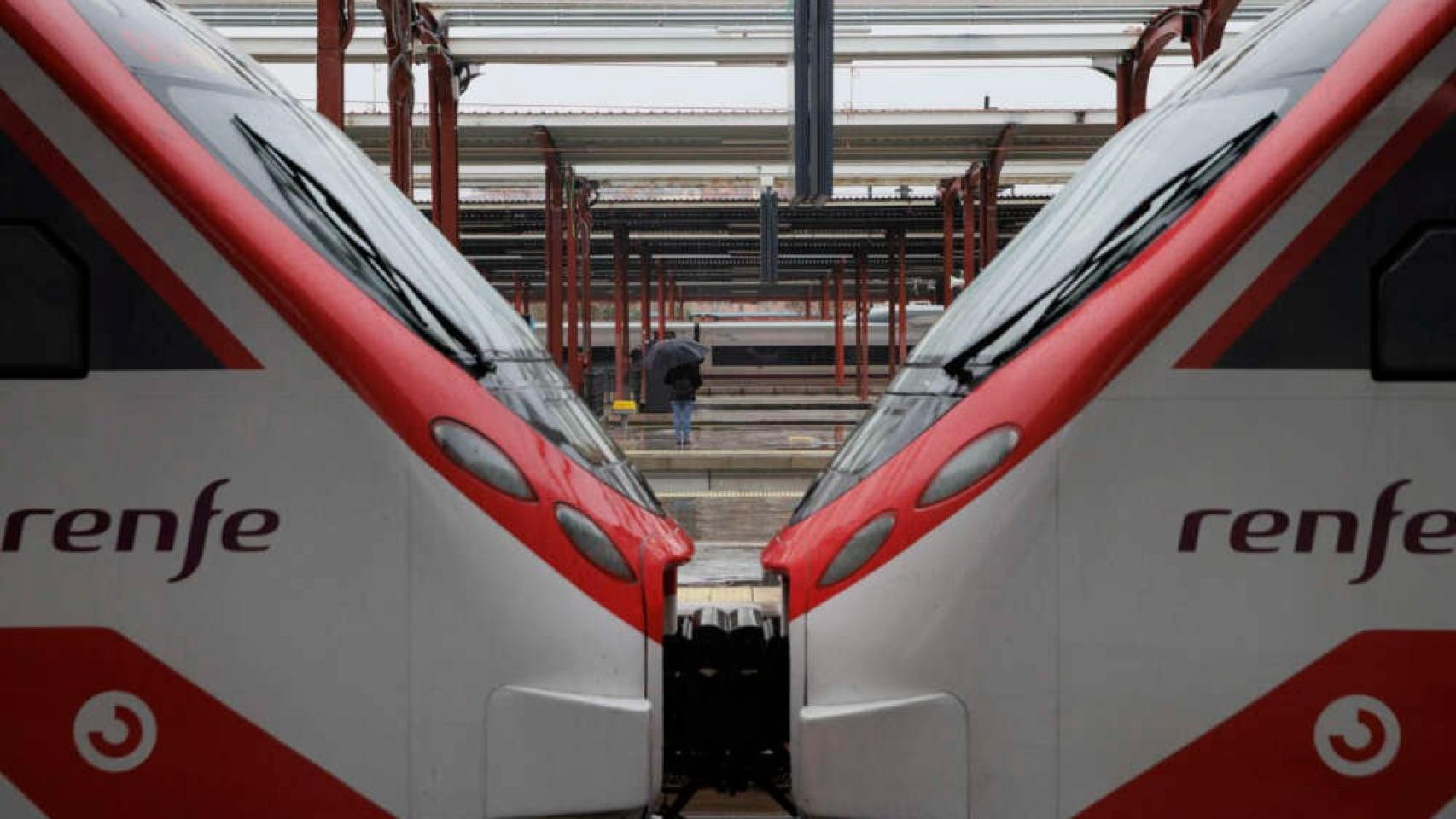 Imagen de dos trenes de Renfe.