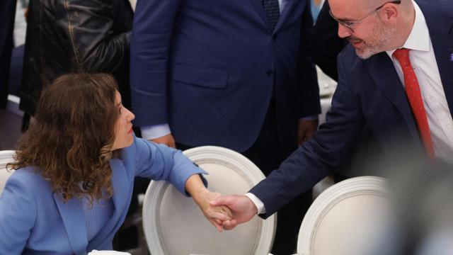 La presidenta de la Comunidad de Madrid, Isabel Díaz Ayuso y el delegado del Gobierno en la Comunidad de Madrid, Francisco Martín, en septiembre.