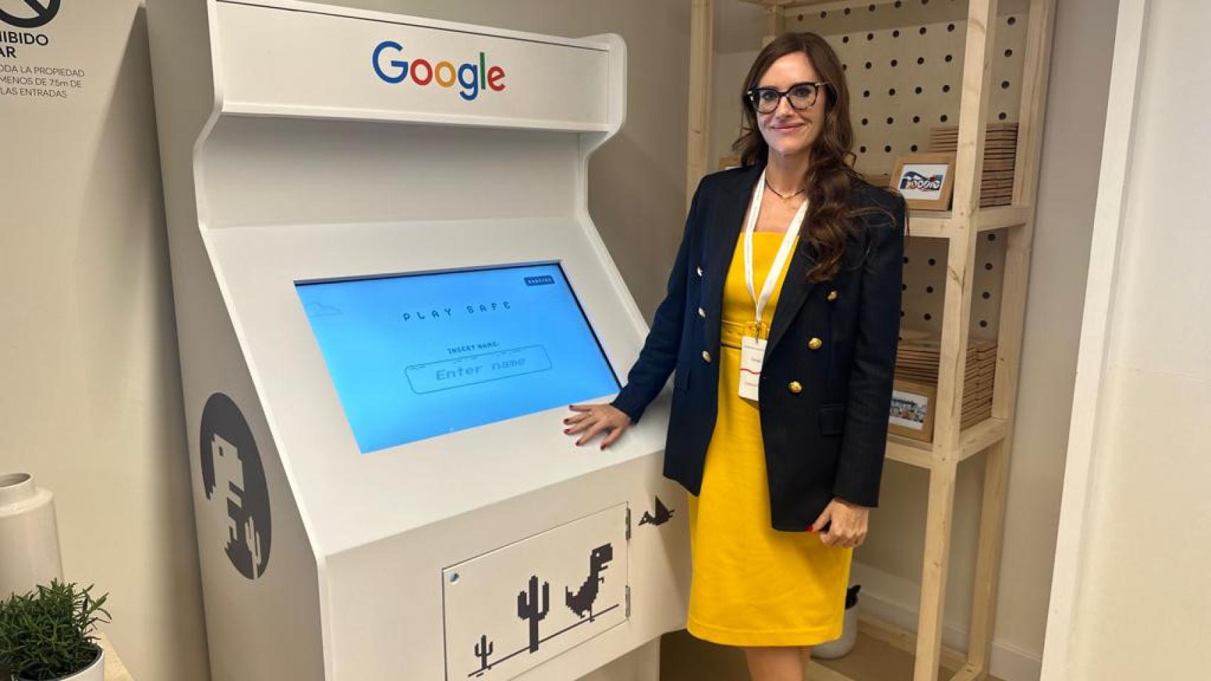 Cristina González Pitarch, directiva de Google, posa para El Español de Málaga tras una entrevista en Málaga.