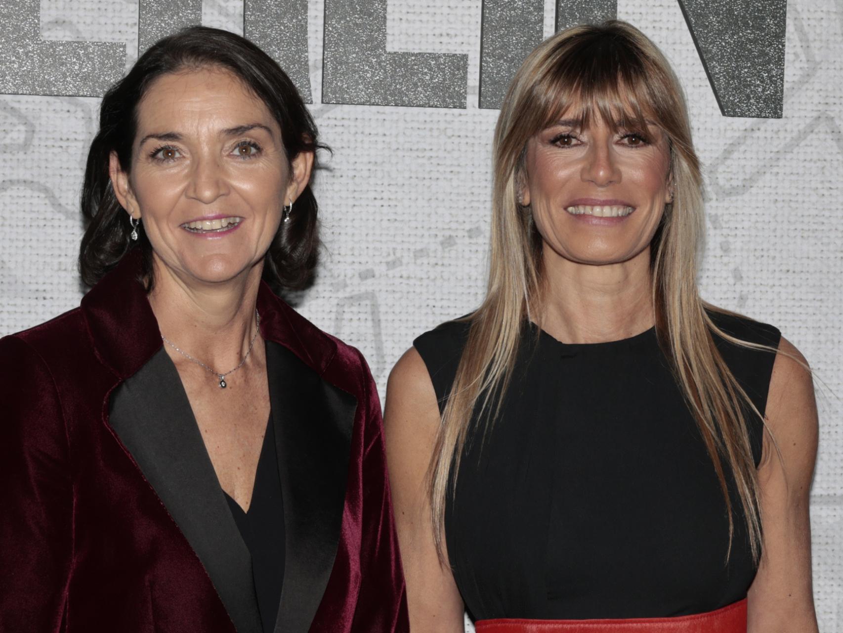 La esposa de Pedro Sánchez y Reyes Maroto.