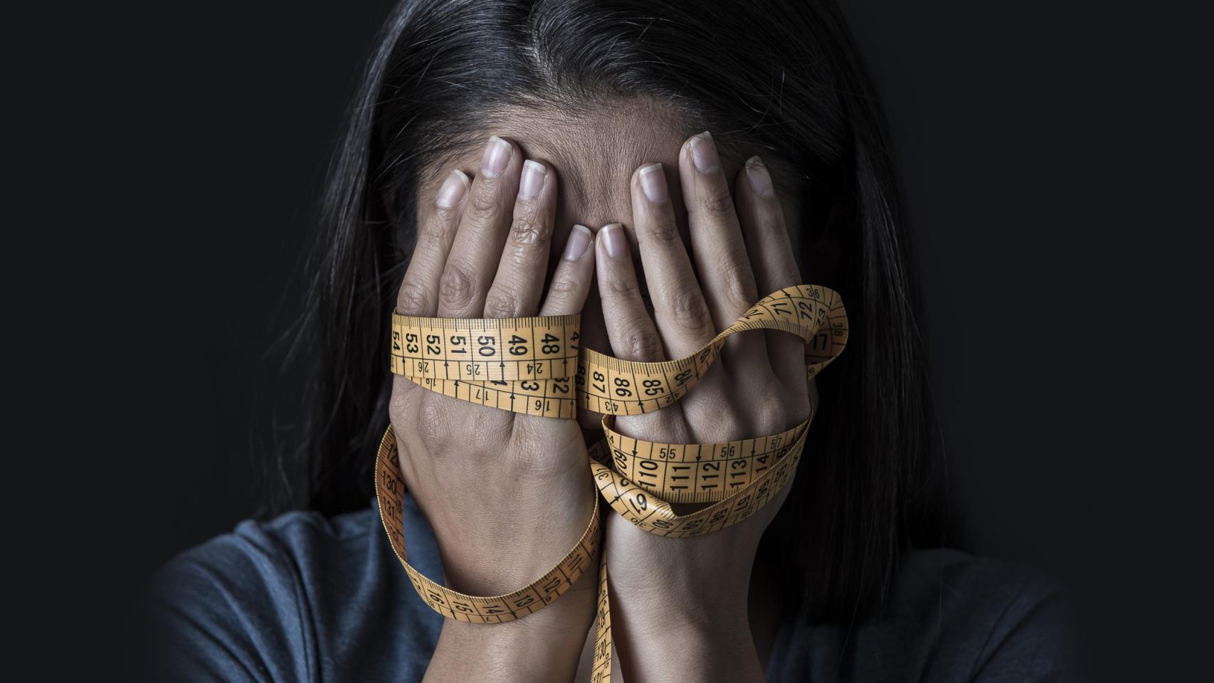 Los TCA tienen rostro de mujer: así afecta la mirada masculina en la insatisfacción corporal