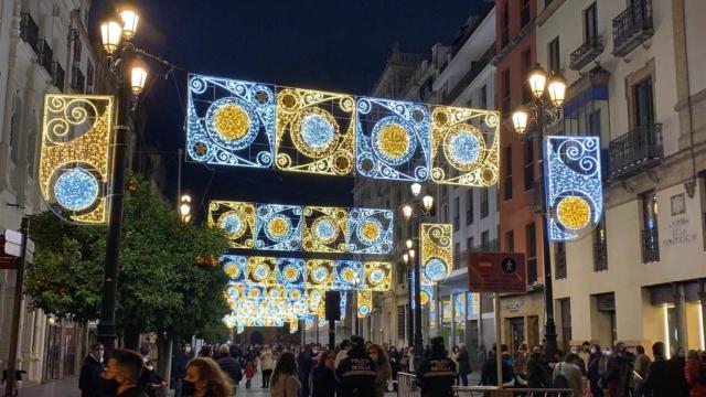 La Avenida de la Constitución iluminada, en una imagen de archivo.