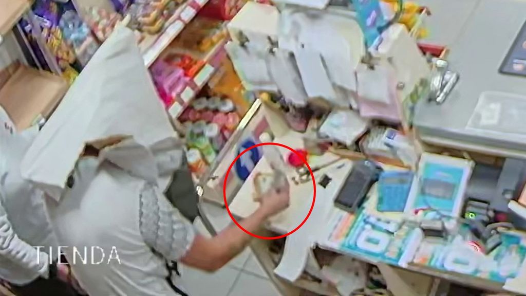 Momento del atraco a la gasolinera