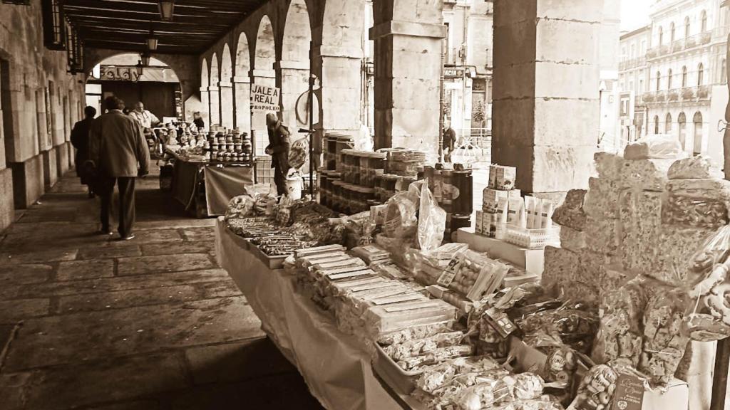 Turrones y turroneras de La Alberca en la Plaza Mayor de Salamanca