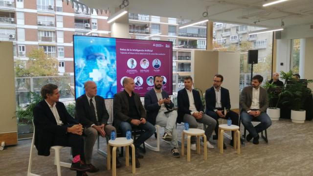 Los ponentes de la mesa redonda sobre inteligencia artificial aplicada a salud organizada por la UCJC y D+I - EL ESPAÑOL