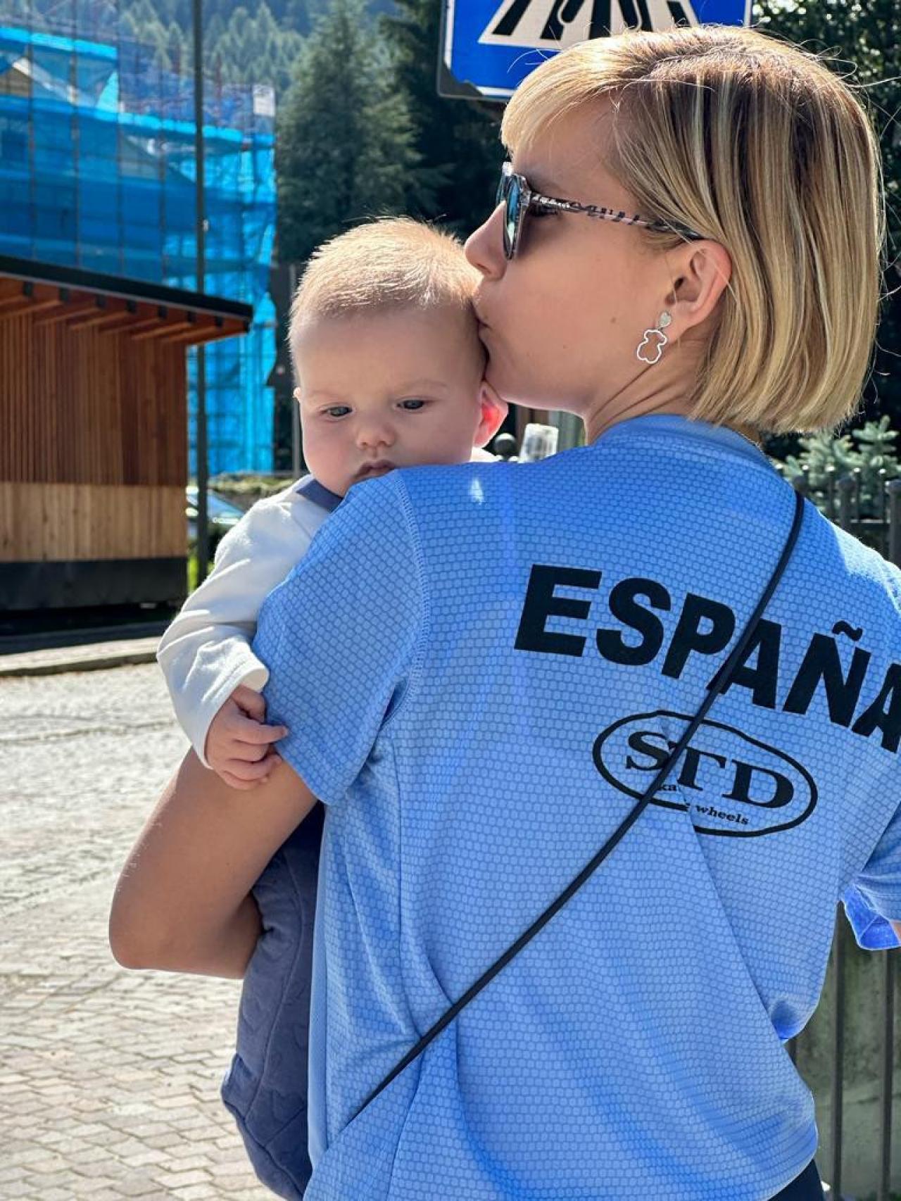 Paula junto a su hijo