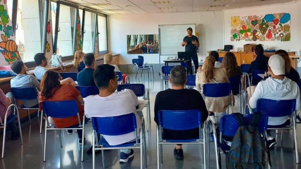 ACAVIH realiza cursos de voluntariado para ayudar a personas con VIH.