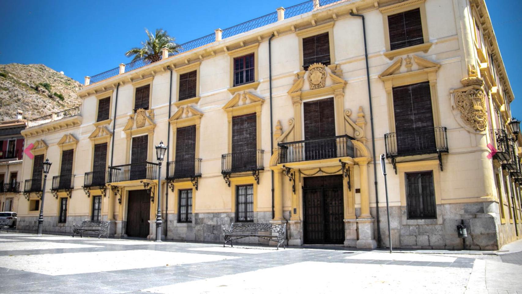 La fachada principal del palacio Marqués de Rafal de Orihuela.