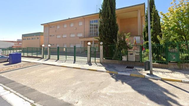 Entrada del CEIP Marina Escobar.