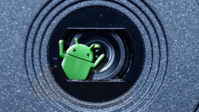 Microsoft quiere que cambies la cámara del portátil por la de tu smartphone