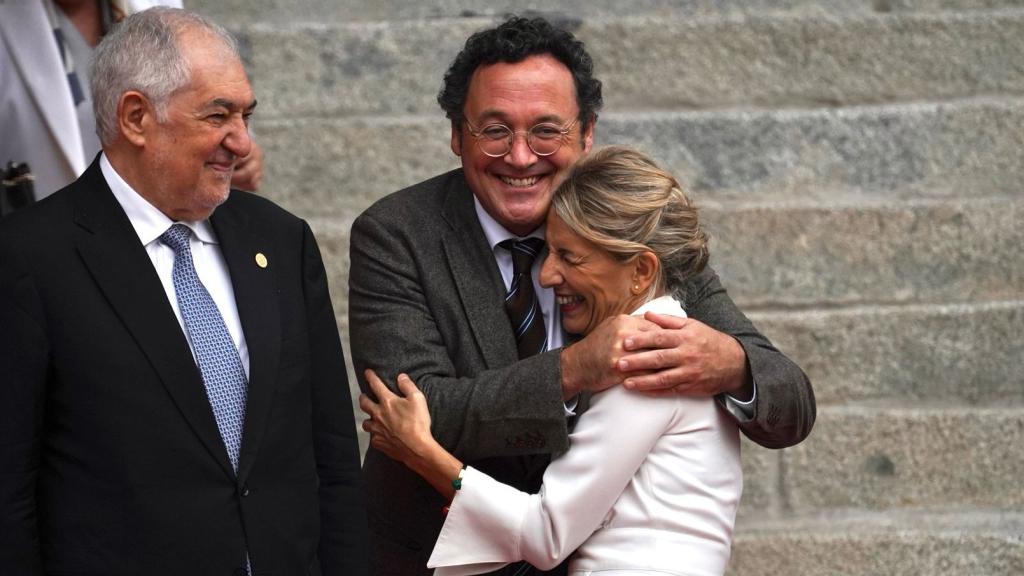 El otro Pacto del Abrazo: el fiscal general exhibe su complicidad con Yolanda Díaz en un acto oficial