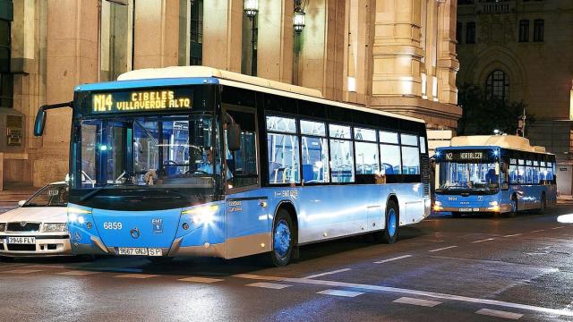 Autobuses 'búhos' de la EMT en Cibeles.