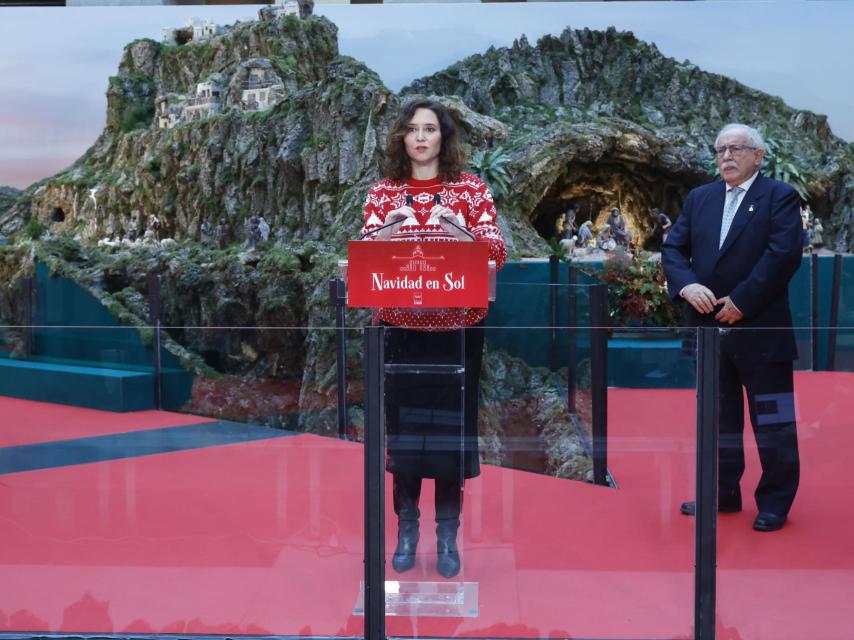 La presidenta en la inauguración del Belén de Sol.